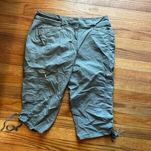 Chic Utility White House Black Market Green Cargo Capri Pants Size 10